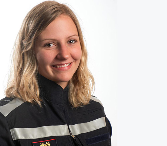 Julia, Freiwillige Feuerwehrfrau zone DG